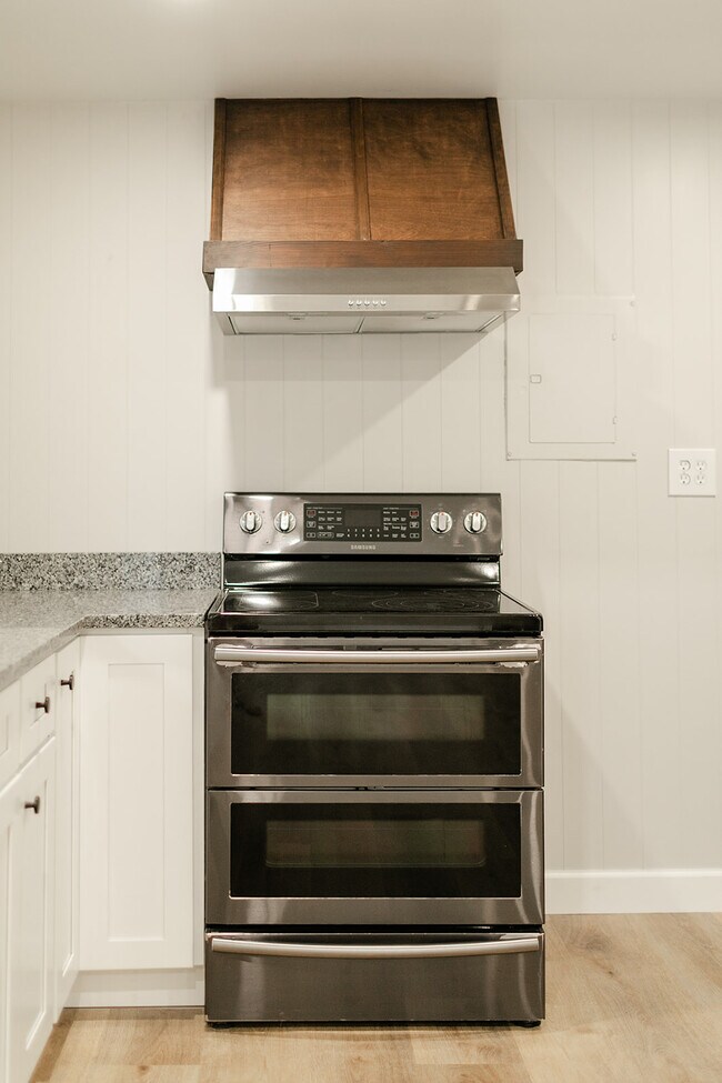 Building Photo - 1745 State St