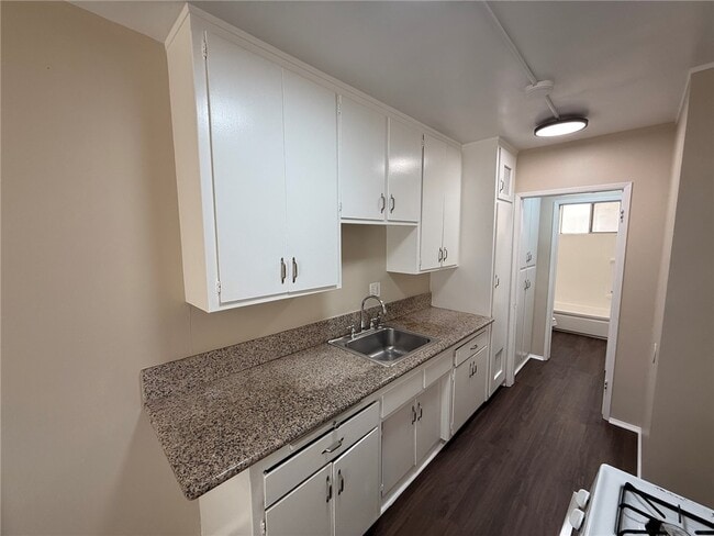 Building Photo - 414 N San Gabriel Ave