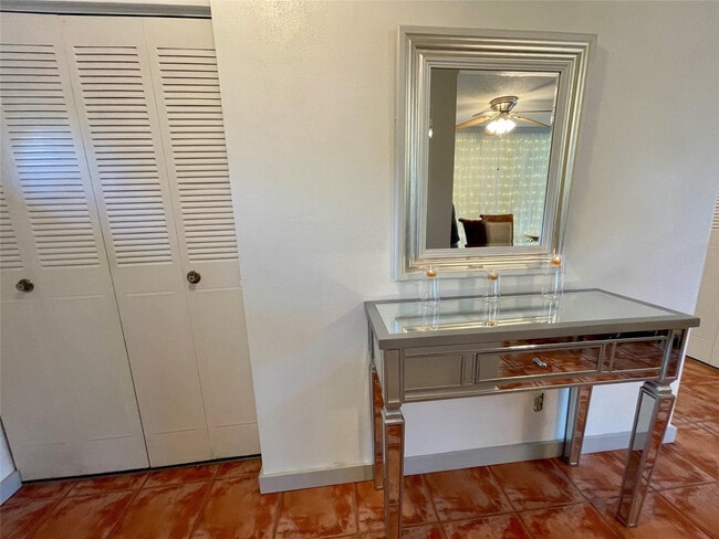 Building Photo - 5071 W Oakland Park Blvd