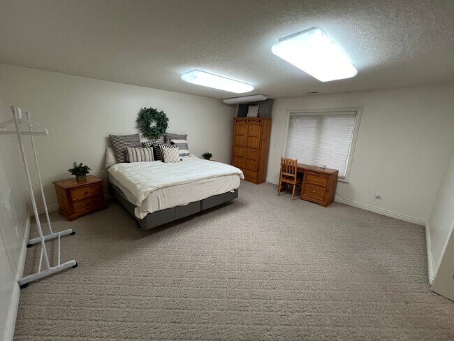 Building Photo - 1408 E 2300 N