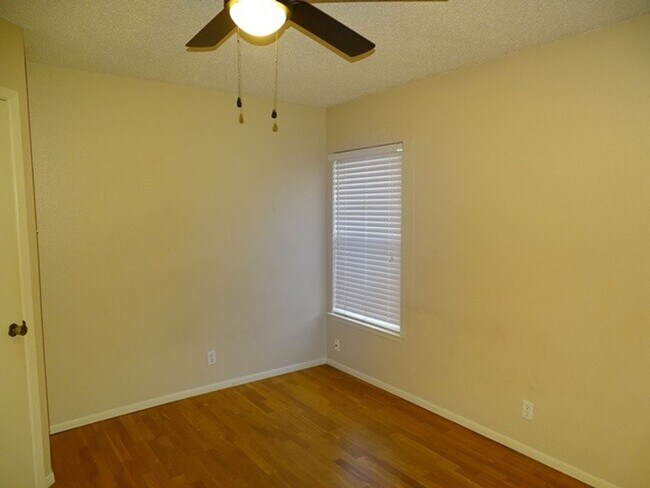 Building Photo - 6859 Flaming Ridge Dr