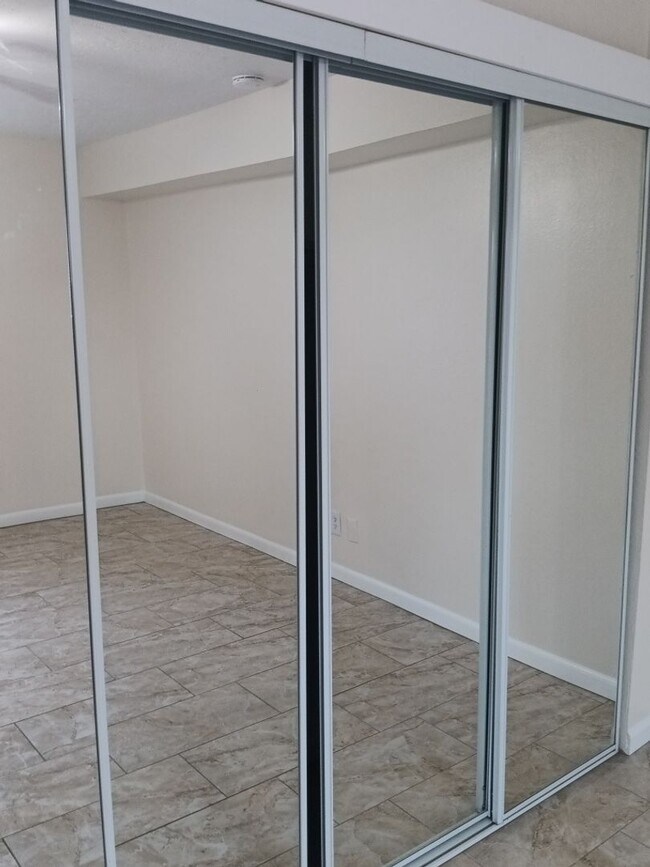 Building Photo - 2-bedroom, 2-bathroom home located in the vibrant city of Albuquerque