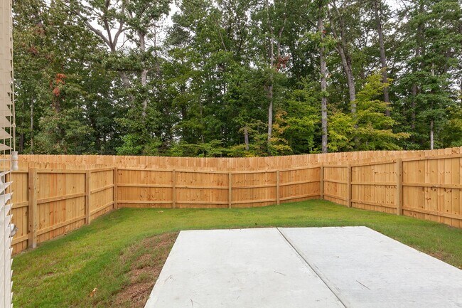 Building Photo - Gorgeous 4/3 w/ 2-Car Garage in New Hawthorne Station Subdivision in College Park!