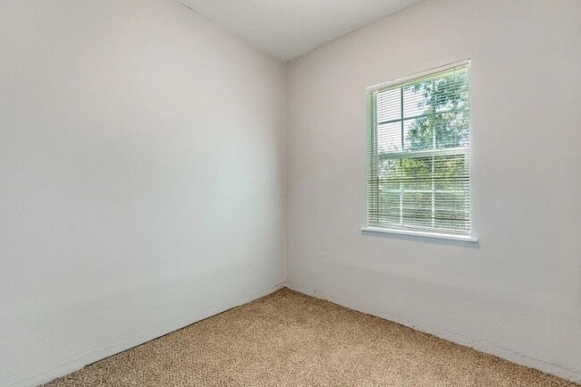 Building Photo - 3/2/1 in Quiet Van Alstyne Neighborhood