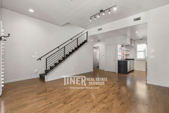 Building Photo - Fabulous Midtown Brownstone