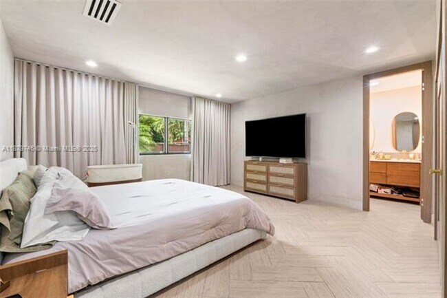 Building Photo - 15202 SW 80th Ave