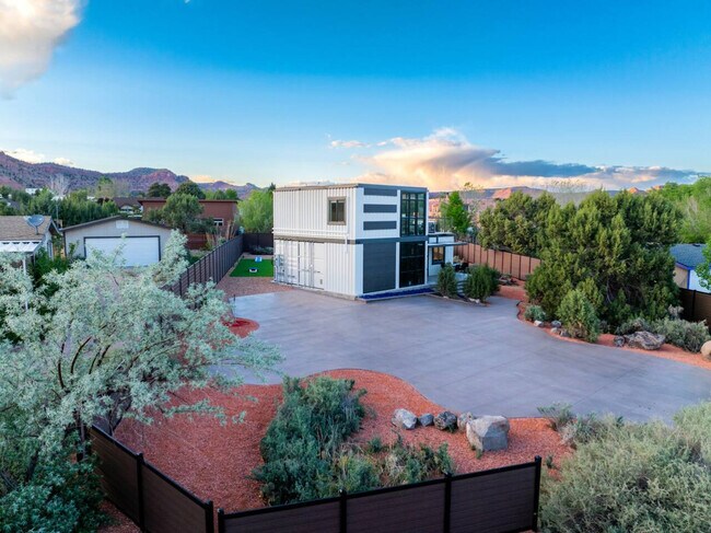 Building Photo - 736 W Rider Dr