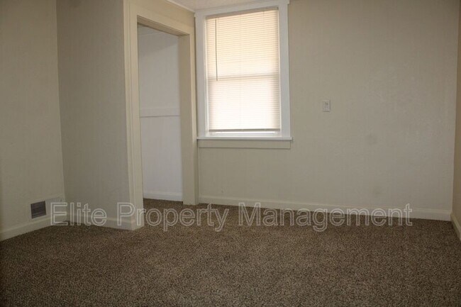 Building Photo - 605 Acero Ave