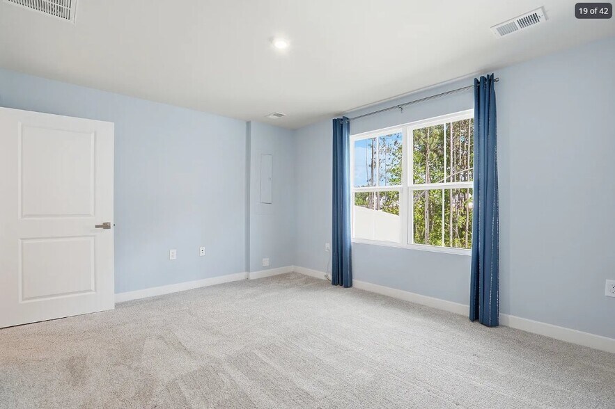Building Photo - 2264 Palm Ct