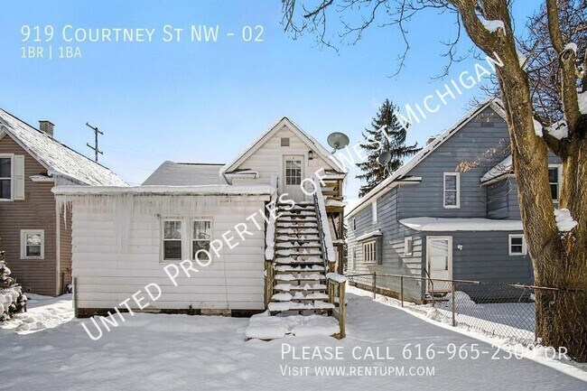 Building Photo - 919 Courtney St NW