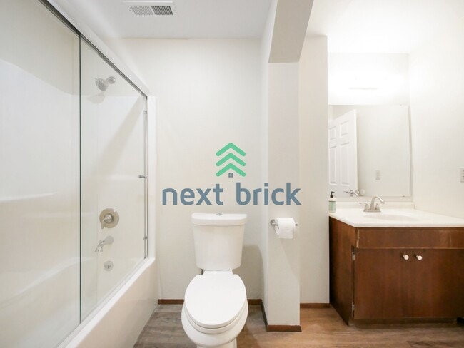 Building Photo - 3 Bed and 3 Bath Plus Office Private Single-family Home is Available for Rent!