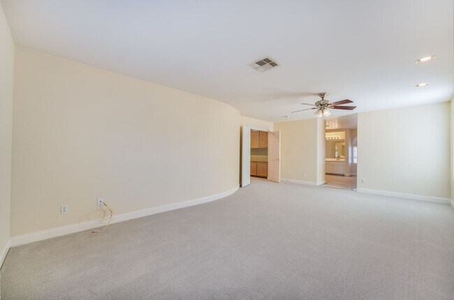 Building Photo - 5 bedroom home in Silverado Ranch area low upkeep yard