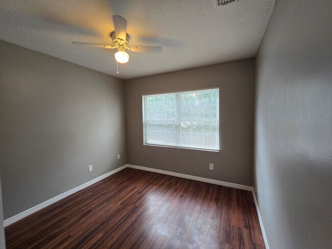 Building Photo - Arlington Townhome - 3 Bedroom 2.5 Bath