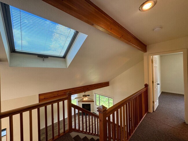 Building Photo - 201 Grandview Way