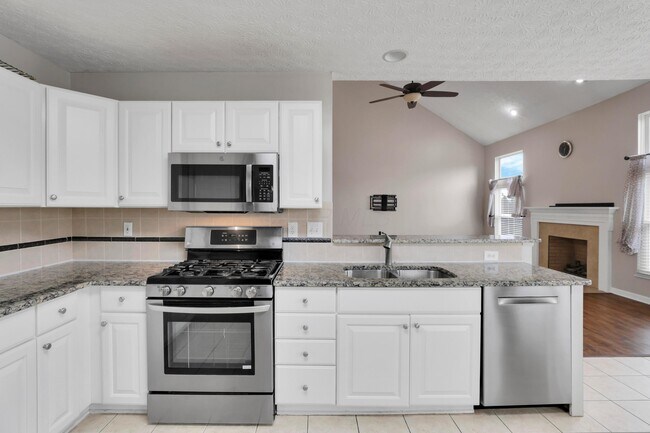 Building Photo - 3796 Village Club Dr