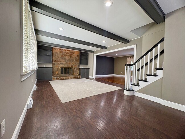 Building Photo - 4 Bedroom Single Family Home Available in ...