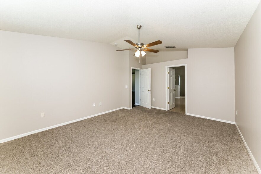 Building Photo - 13731 Ogakor Dr