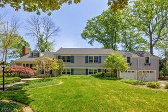 Building Photo - 24 Thackeray Dr