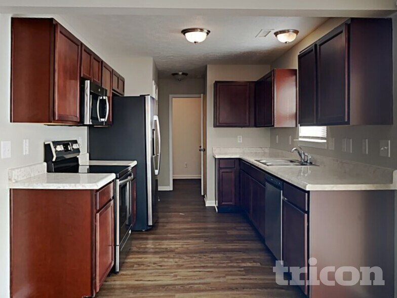 Building Photo - 2419 Pinebark Dr