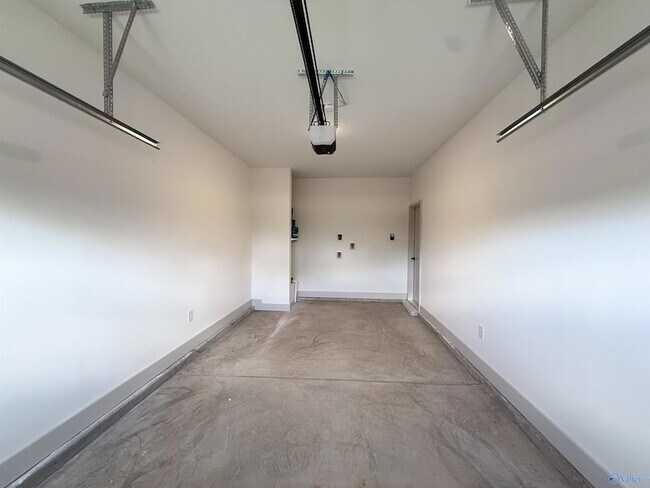 Building Photo - 18 Whispering Oak Dr SW