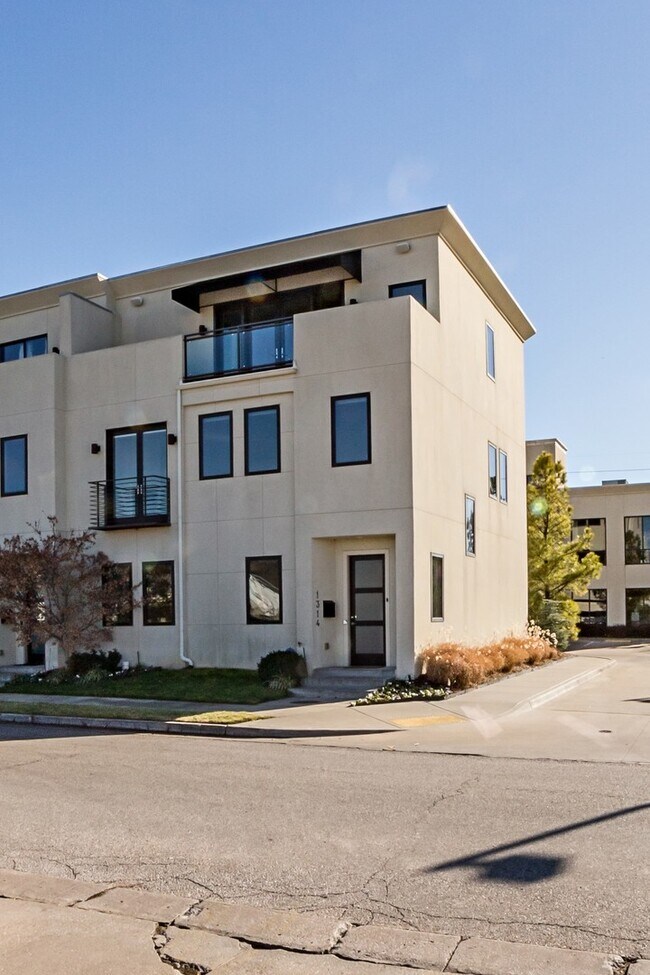 Building Photo - Beautiful Brookside SMART HOME now available!