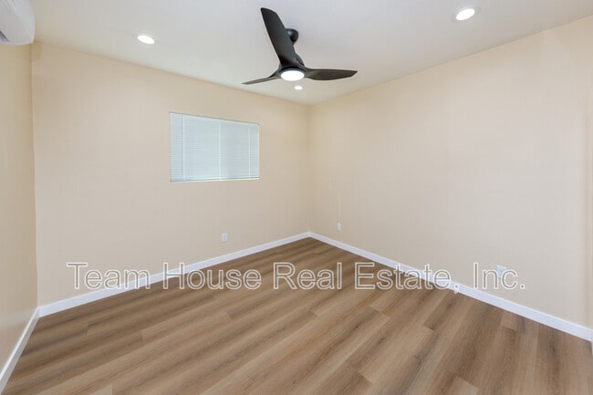 Building Photo - 7671 Quakertown Ave