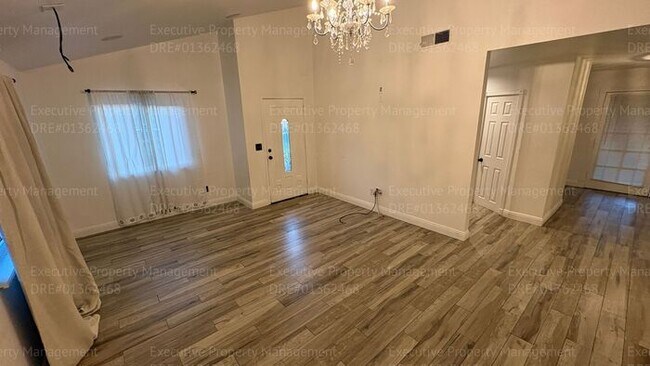 Building Photo - 3 bedroom 2 bathroom home with pool and near shopping centers.