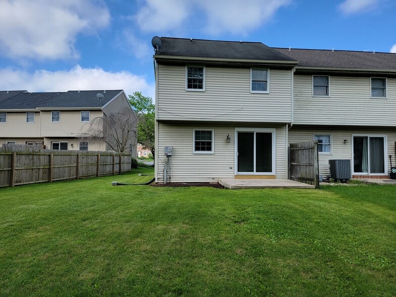 Building Photo - 32 Cranfield Ct