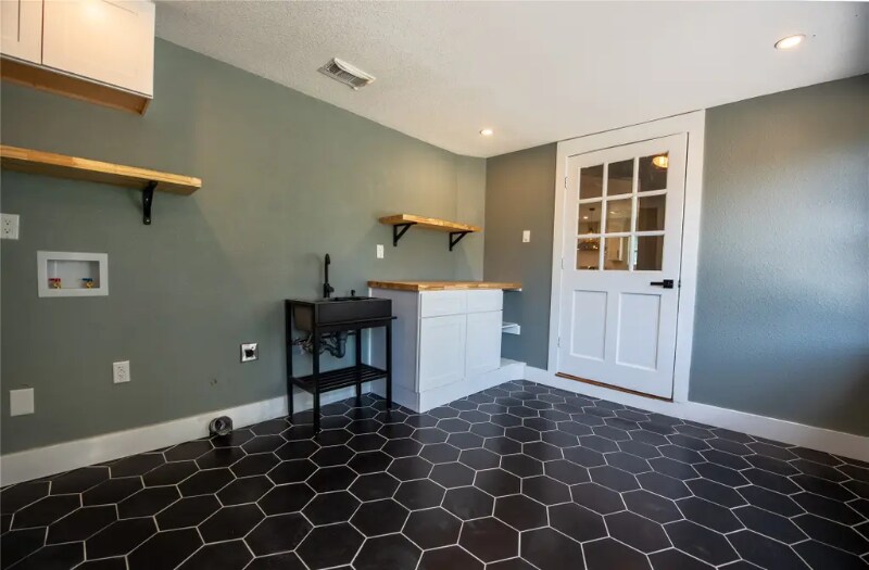 Building Photo - 11027 Genetta Dr