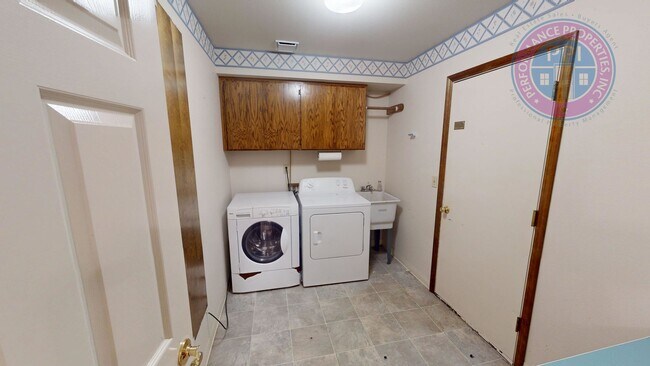 Building Photo - Room to Roam at Hidden Springs in West Linn! Pets OK!