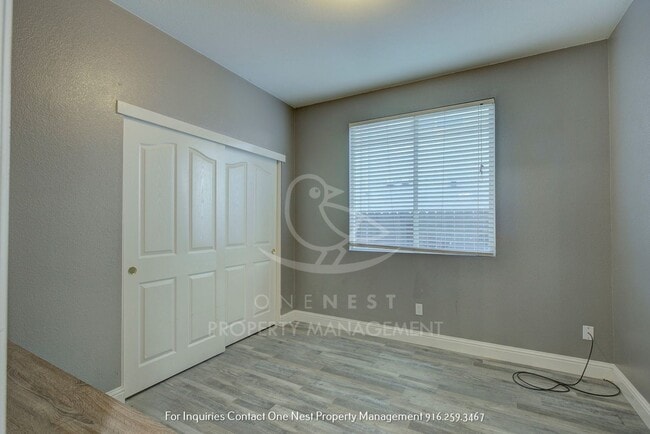 Building Photo - 4 Bedroom, 2 bathroom, 2 car garage