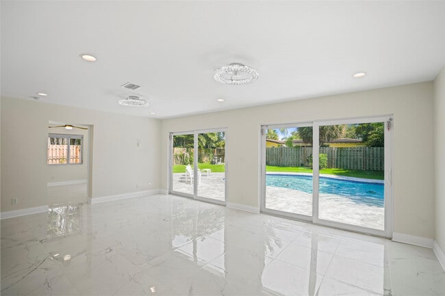 Building Photo - 2116 SE 18th St