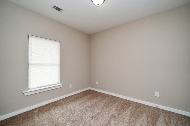 Building Photo - 5500 Blue Jay Cir