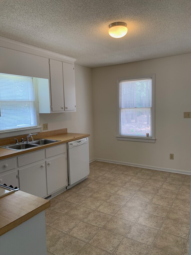 Building Photo - 107 Garwin Dr W