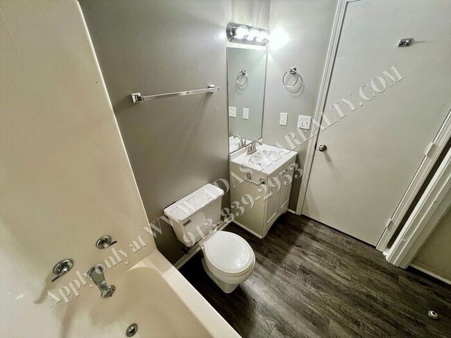 Building Photo - Affordable Living in Kansas City-Available NOW!!