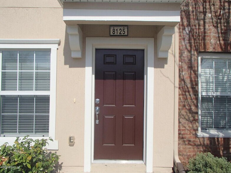 Building Photo - 8125 Summergate Court