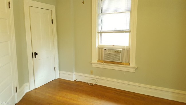 Building Photo - 2 br, 1 bath 4plex - 5106 Westminster Pl A...