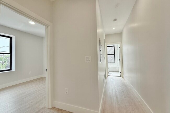 Building Photo - 103 Bostwick Ave