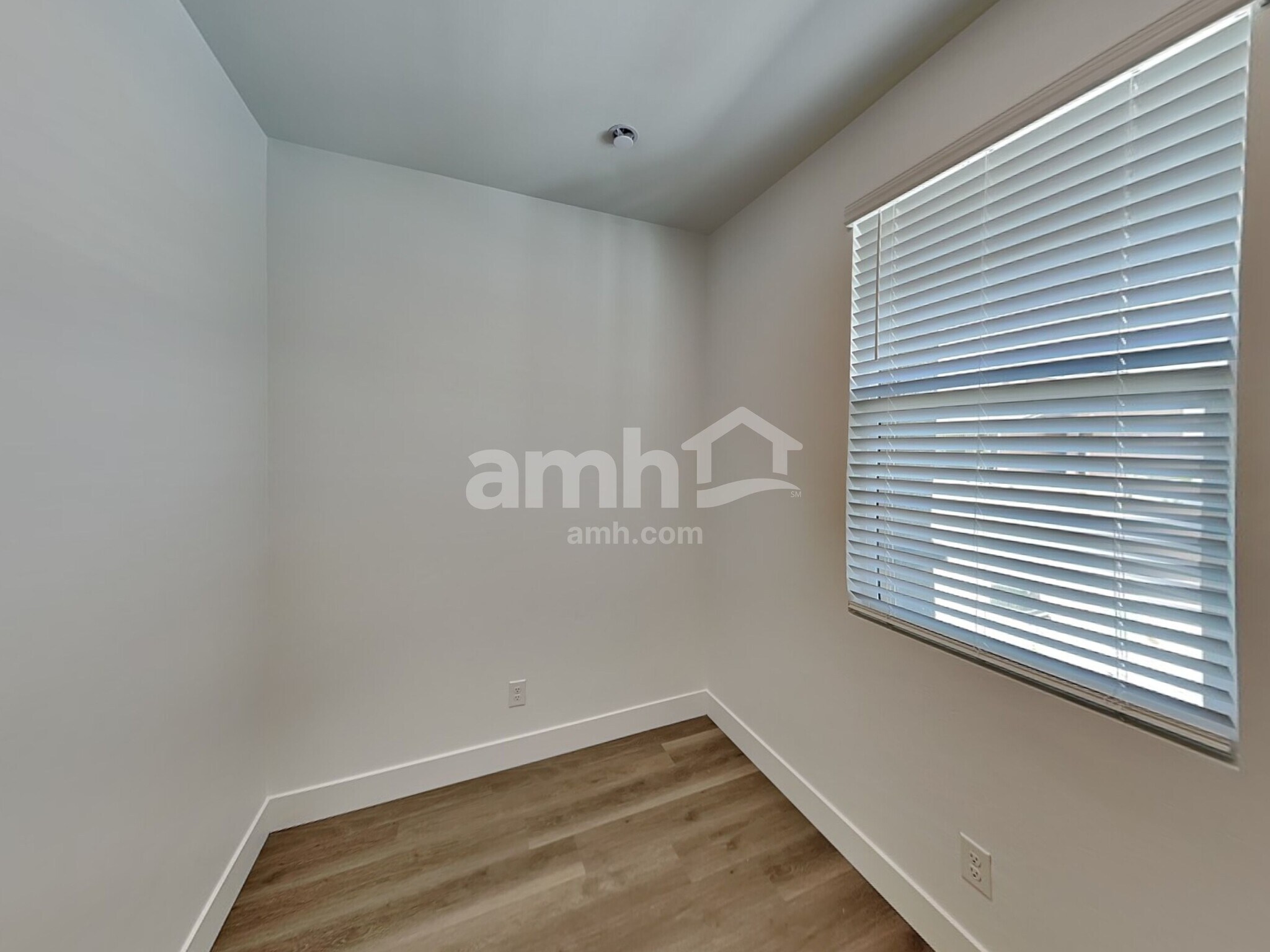 Building Photo - 9604 Harkes Dr