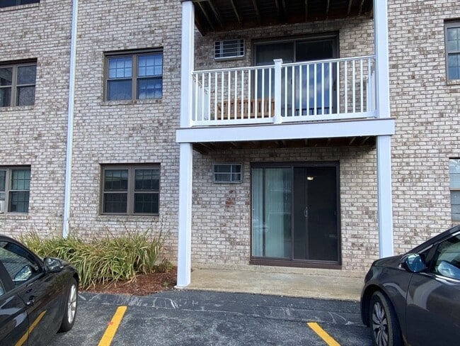 Building Photo - 16 Kenmar Dr