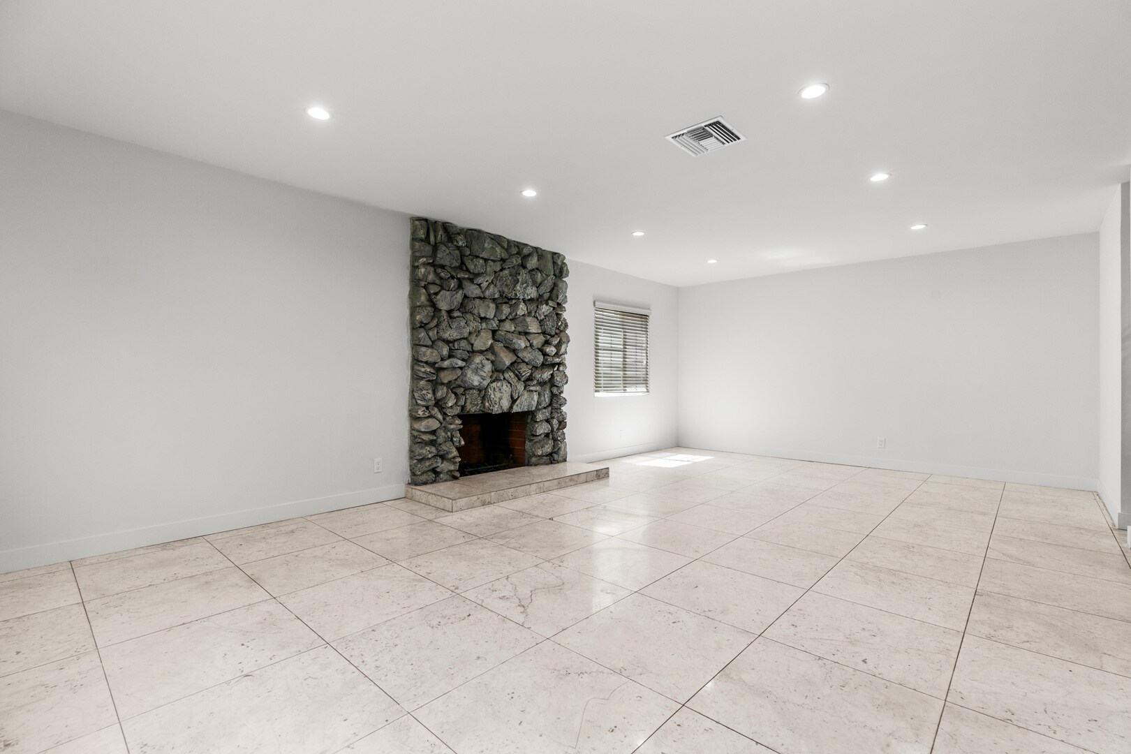 Building Photo - 15419 Valerio St