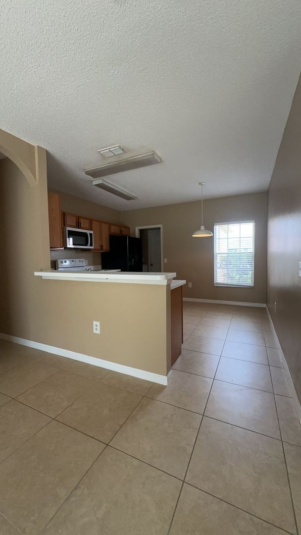 Building Photo - 850 Glastonbury Dr