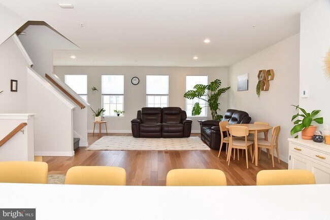 Building Photo - 214 Red Leaf Ln