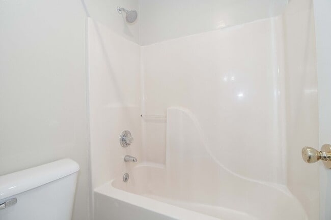 Building Photo - 2002 Tynewood Dr