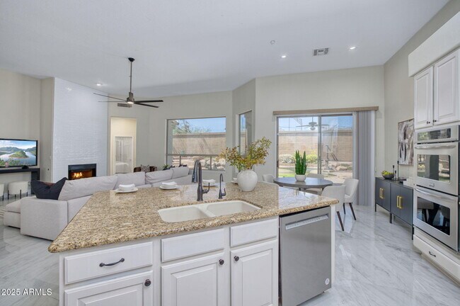 Building Photo - 12706 E Desert Cove Ave