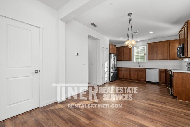 Building Photo - 220 Cinema St