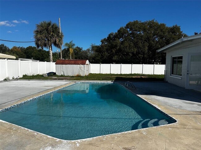 Building Photo - 156 Pinecrest Dr