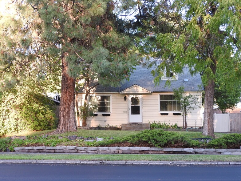 WALL - 1 - FRONT - 4224 N Wall St