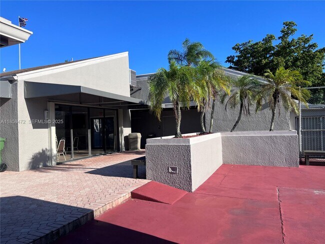 Building Photo - 11246 NW 14th Ct