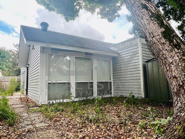 Primary Photo - 803 Fox Run Ave